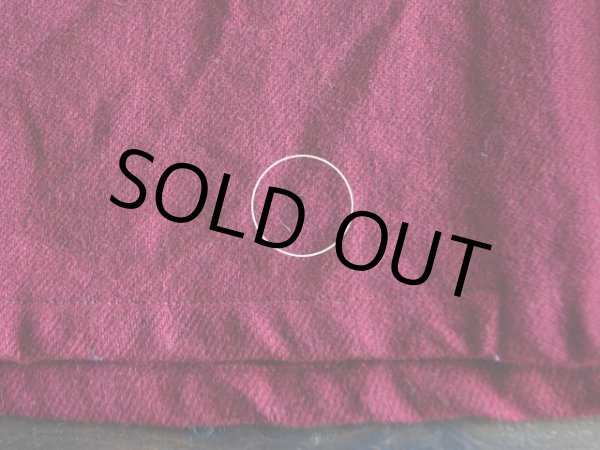 フロント裾に小さな虫食い。