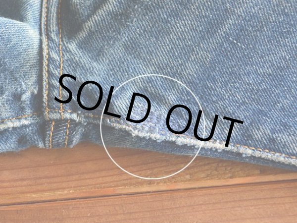 股に小さなリペア跡。