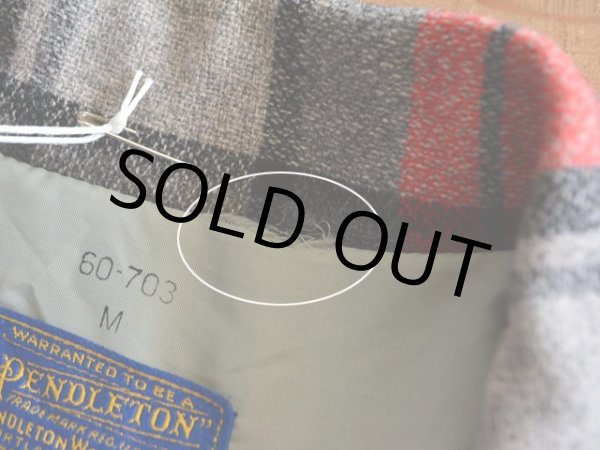 裏地付け根に僅かなホツレ。