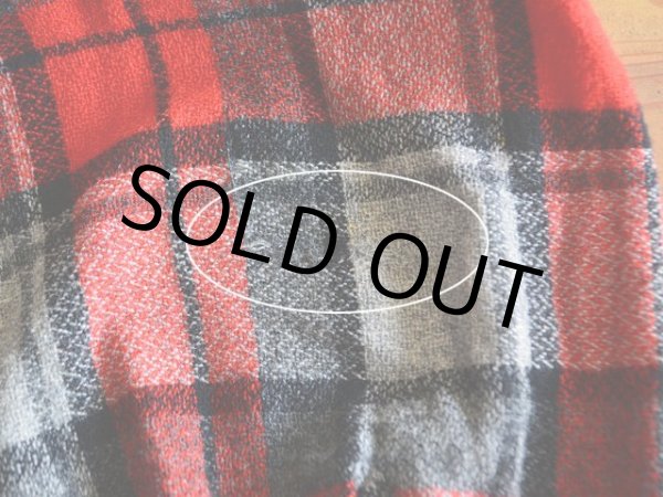 左袖に補修テープリペア跡。