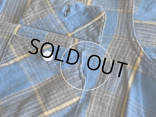 左胸ポケットにリペア。