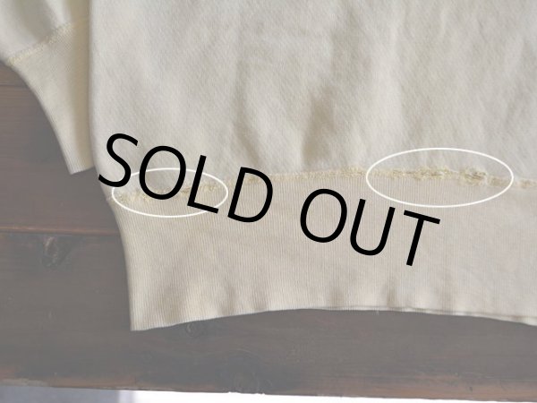 バック裾リブ付け根に少々ホツレ。