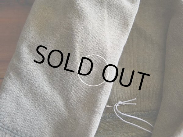 フードに僅かなダメージ。