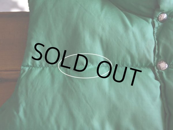 右胸付近にステッチホツレ。