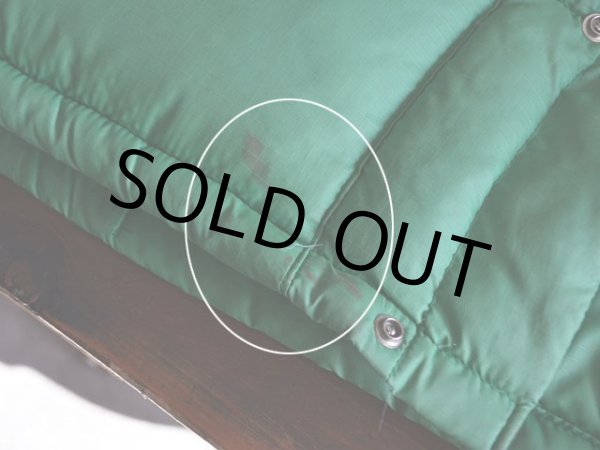 フロント裾に少々汚れ。