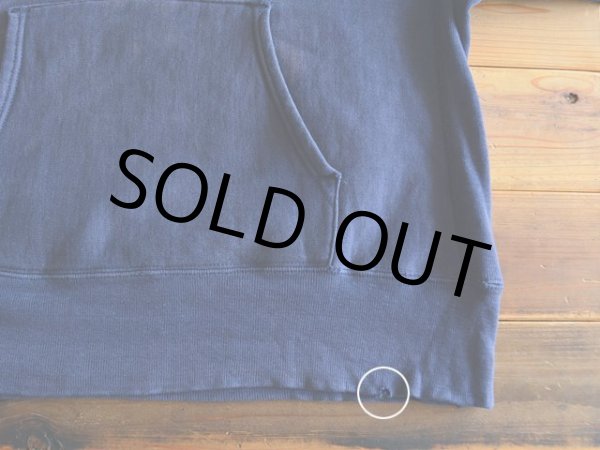 裾リブに小さなダメージ。