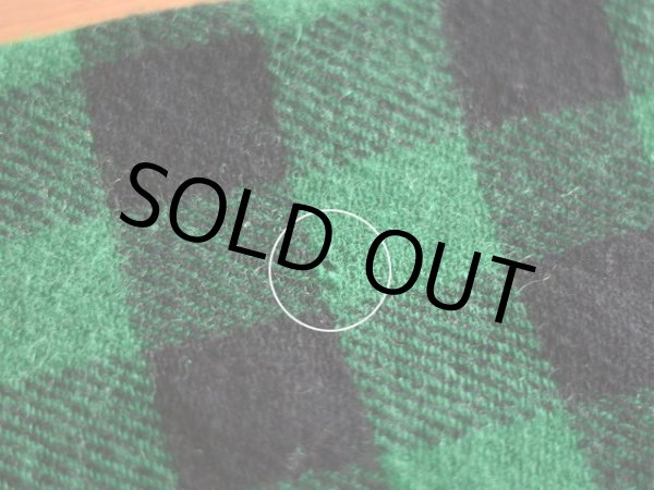 左袖に小さな虫食い。