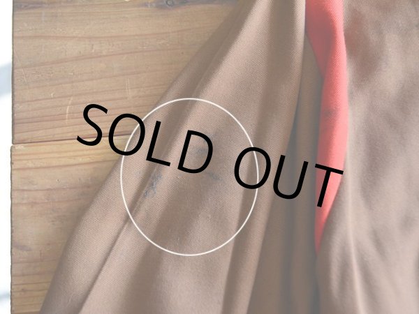 左袖肩から二の腕付近に汚れ。