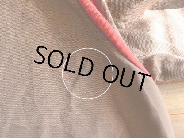 背中に薄ら汚れ。