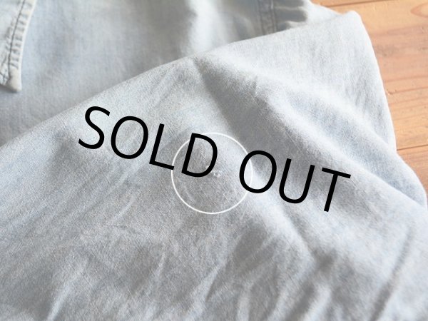 左袖に僅かなダメージ。