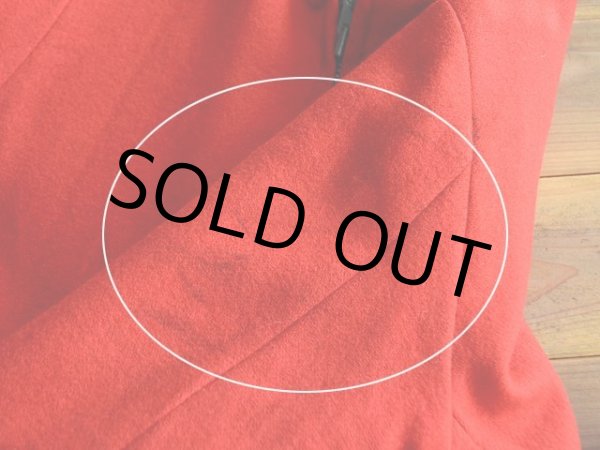 左肩二の腕付近に少々汚れ。