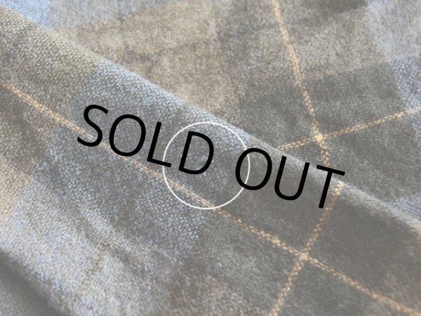 右袖に僅かな虫食い。