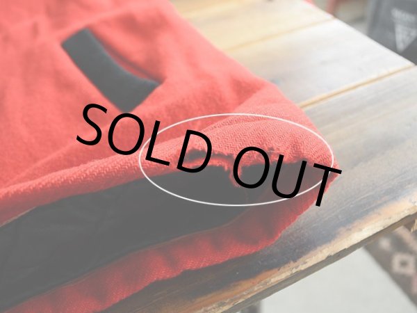 フロント裾左サイドに虫食いダメージ。