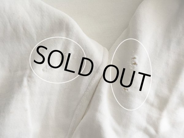 両袖にダメージとリペア。