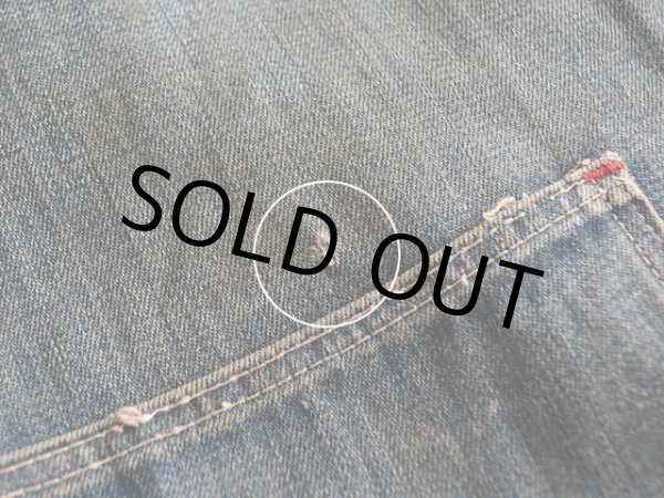 お腹付近に僅かな傷。