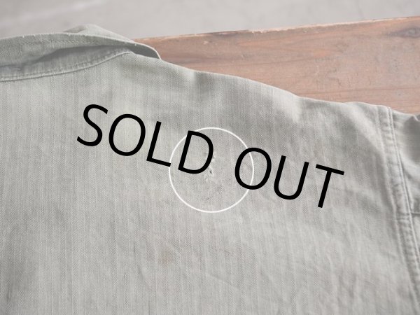 背中に小さなダメージ。