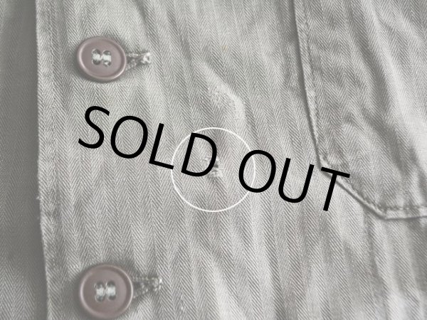 胸付近に小さなダメージ。