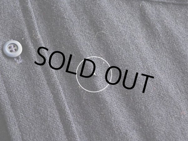 お腹付近に僅かな虫食い。