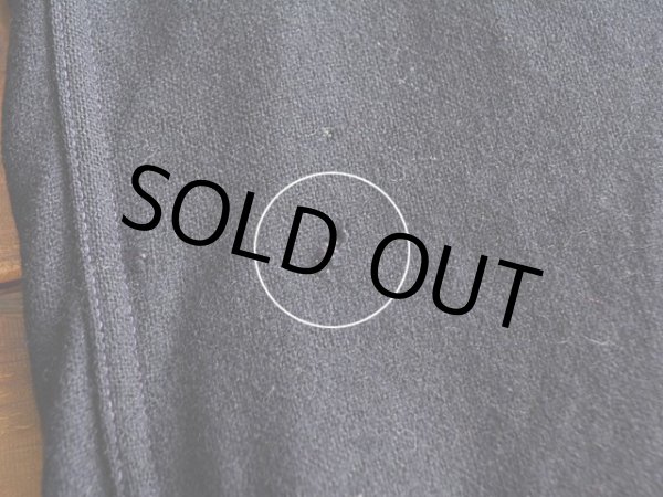 フロント裾右サイド付近にダメージ。