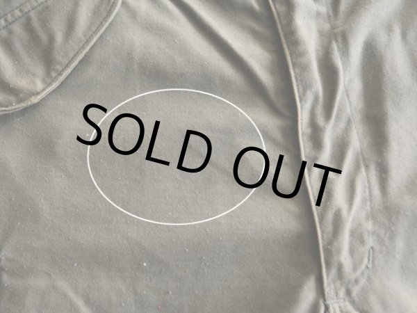 股付近に薄らシミ。