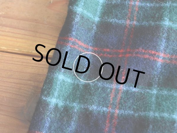 バック裾左サイドに小さな虫食い。