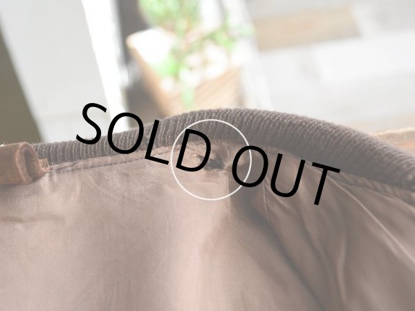 裏地に少々ダメージ。