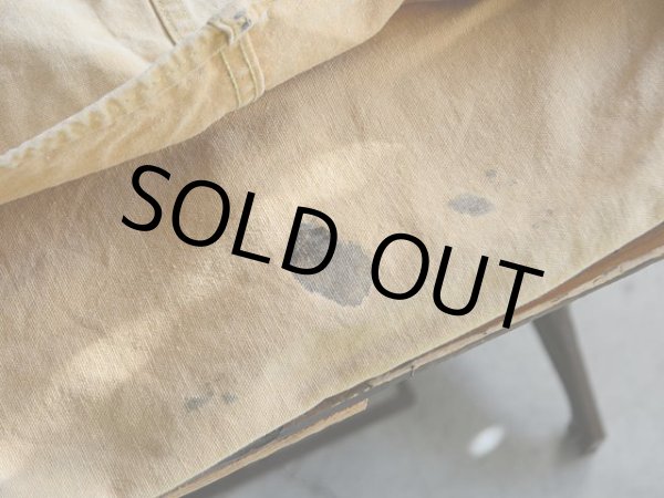 ゲームポケットに少々汚れ。