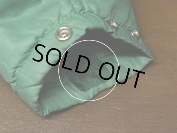 左袖口裏にリペアシートによるリペア跡。