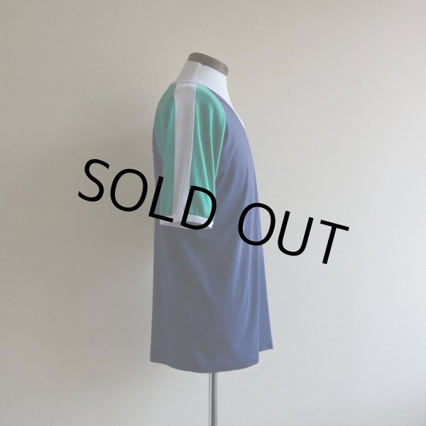 画像2: 1970s NIKE VネックTシャツ  表記L  (2)