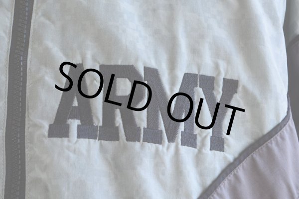 画像8: 2010s US.ARMY PFU ナイロントレーニングジャケット　 全面ACU迷彩リフレクト　 表記MEDIUM-REGULAR  (8)