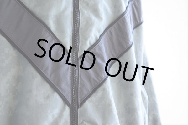 画像9: 2010s US.ARMY PFU ナイロントレーニングジャケット  全面ACU迷彩リフレクト  表記LARGE-REGULAR  (9)