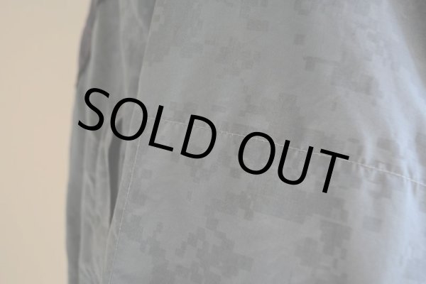 画像12: 2010s US.ARMY PFU ナイロントレーニングジャケット　 全面ACU迷彩リフレクト　 表記MEDIUM-REGULAR  (12)