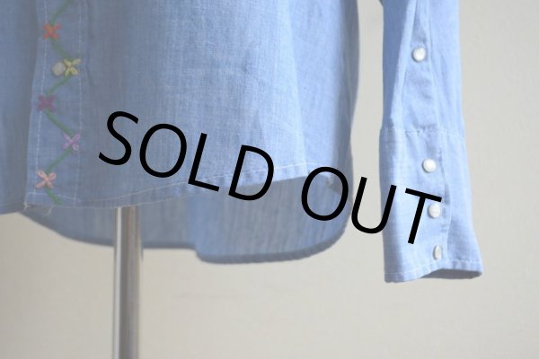 画像8: 1970s Sears 刺繍シャンブレーウエスタンシャツ  表記L  (8)