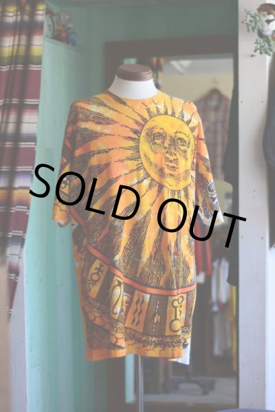 画像2: 1990s LIQUID BLUE SUN & MOON 総柄Tシャツ  表記XL  (2)