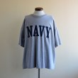 画像1: 1990s The Cotton Exchange US.NAVYロゴ プリントTシャツ　 表記XXL  (1)