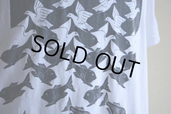 画像8: M.C.Escher Tシャツ　 "Sky and Water I"　 表記L  (8)