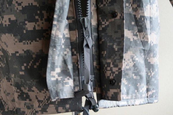 画像15: 2000s US.ARMY ECWCS GEN2 ゴアテックスパーカー  "ACU迷彩"  表記SMALL-REGULAR  (15)