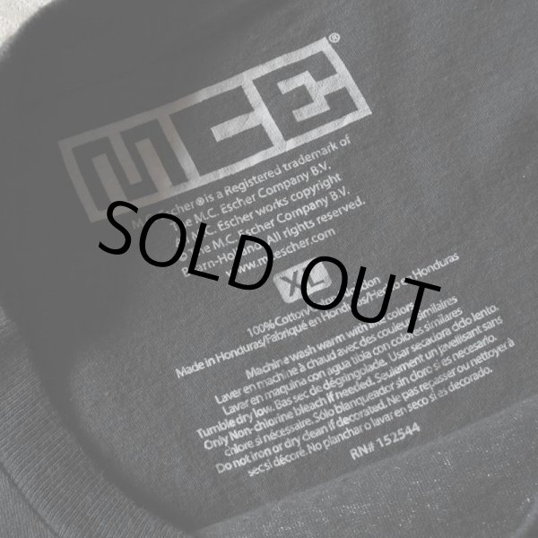 画像3: M.C.ESCHER アートTシャツ　 「写像球体を持つ手」　 表記XL  (3)