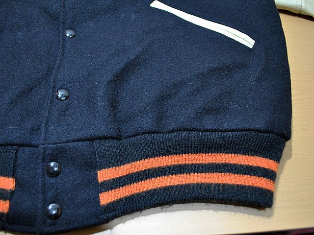 1980s【BUTWIN】チェーンステッチ刺繍袖レザースタジャン Black