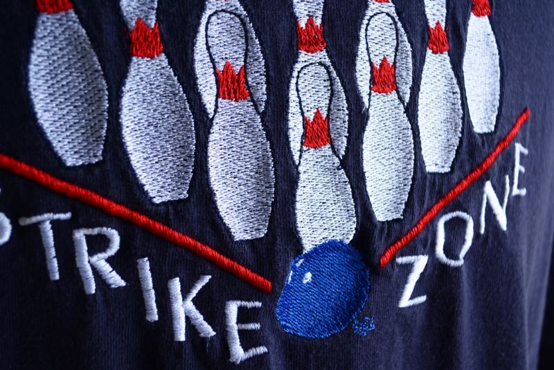 1990s〜 STRIKE ZONE ボウリング刺繍Tシャツ 表記XL - 古着屋HamburgCafe